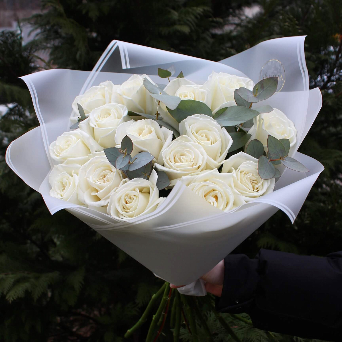 15 белых импортных роз 60 см