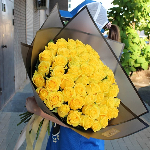 Осенние букеты  цветов с доставкой: Букет из желтых роз "Пенни Лейн" 61 шт