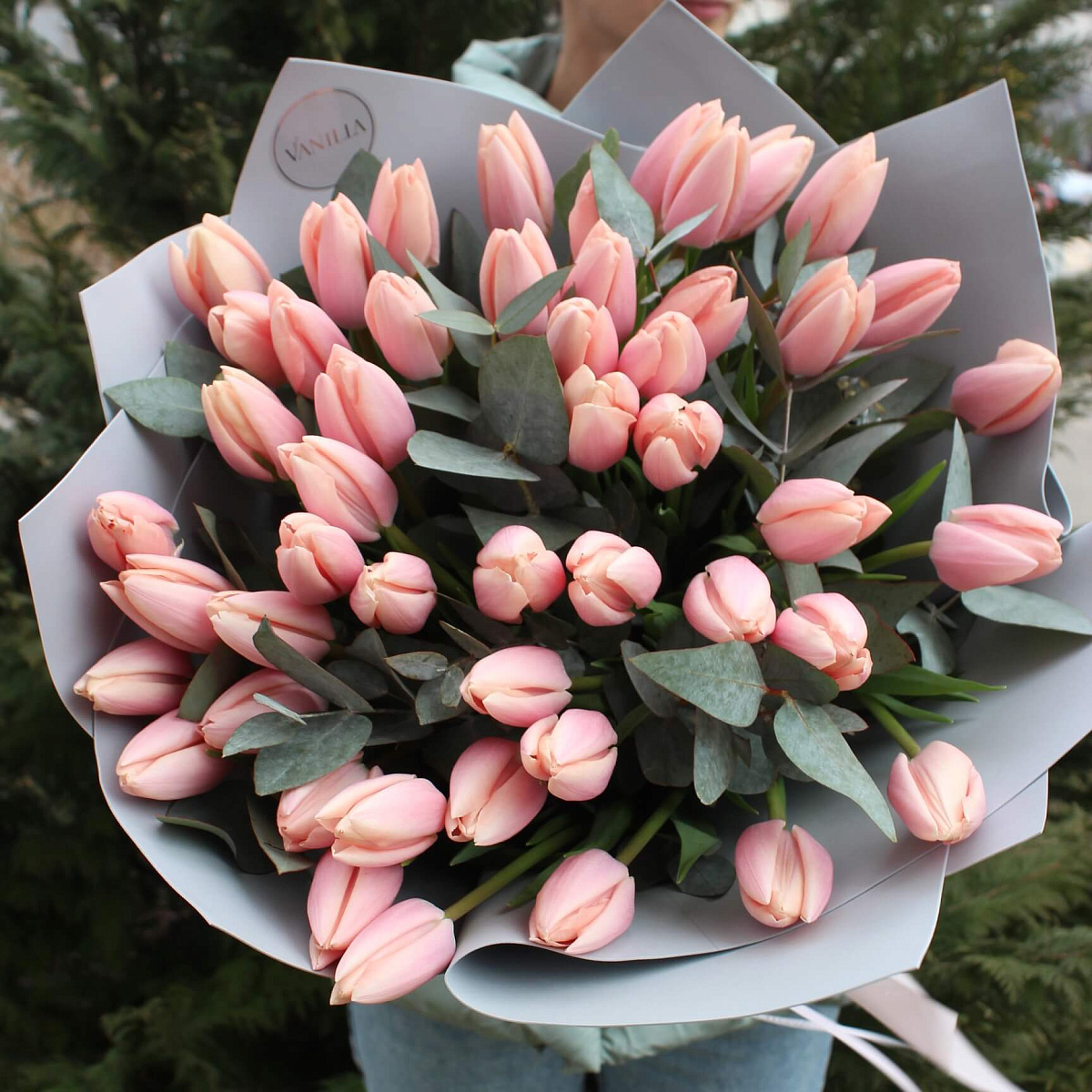 Букет из 49 тюльпанов лососевого цвета