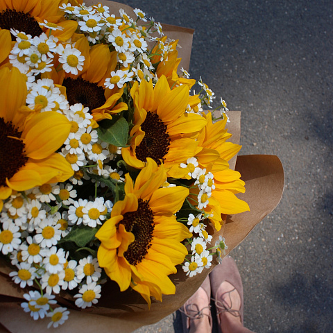 Букеты цветов для папы: Букет из подсолнухов и ромашки