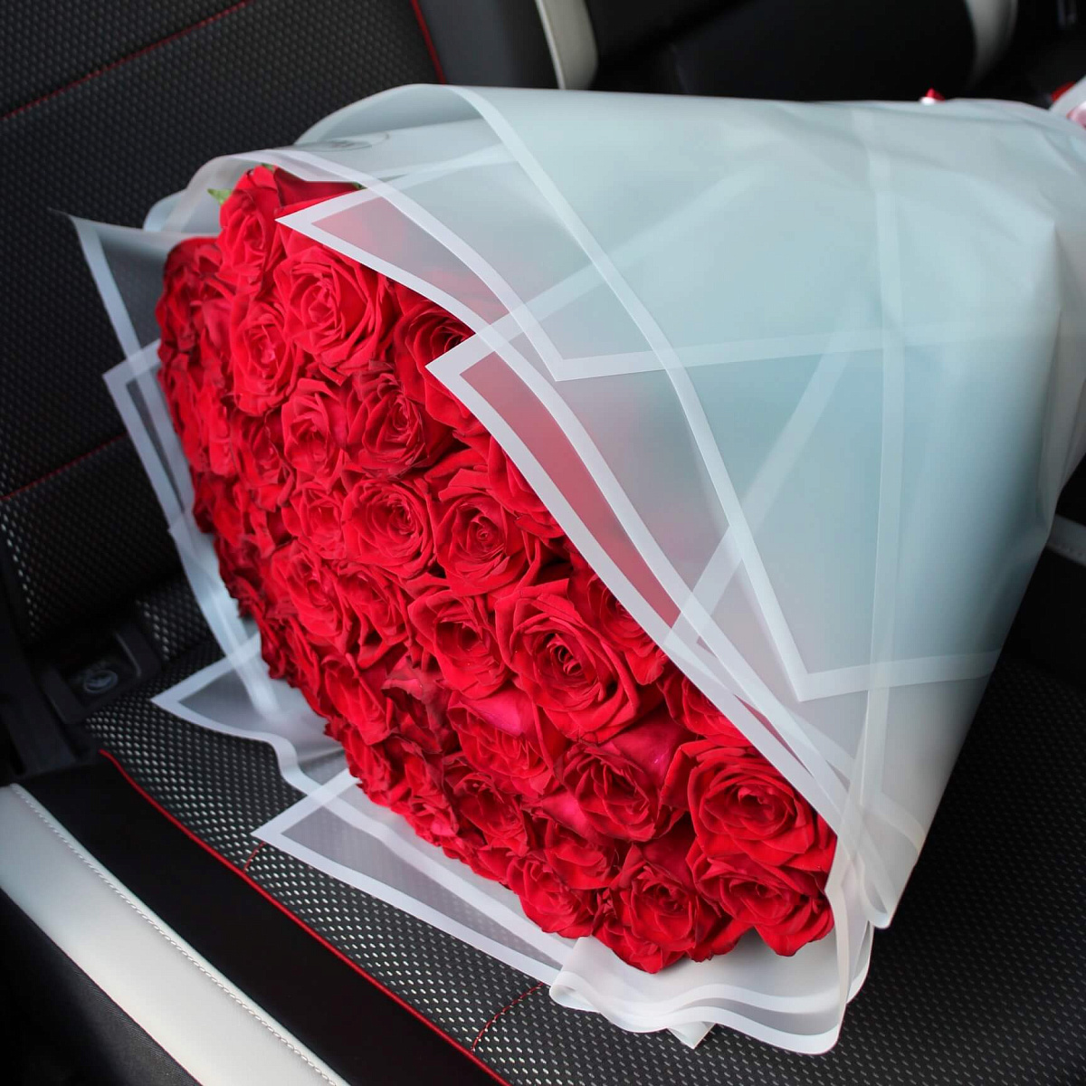 51 ароматная красная роза Red naomi