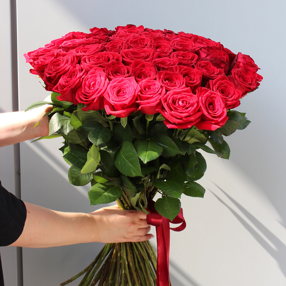 51 роза Red Naomi