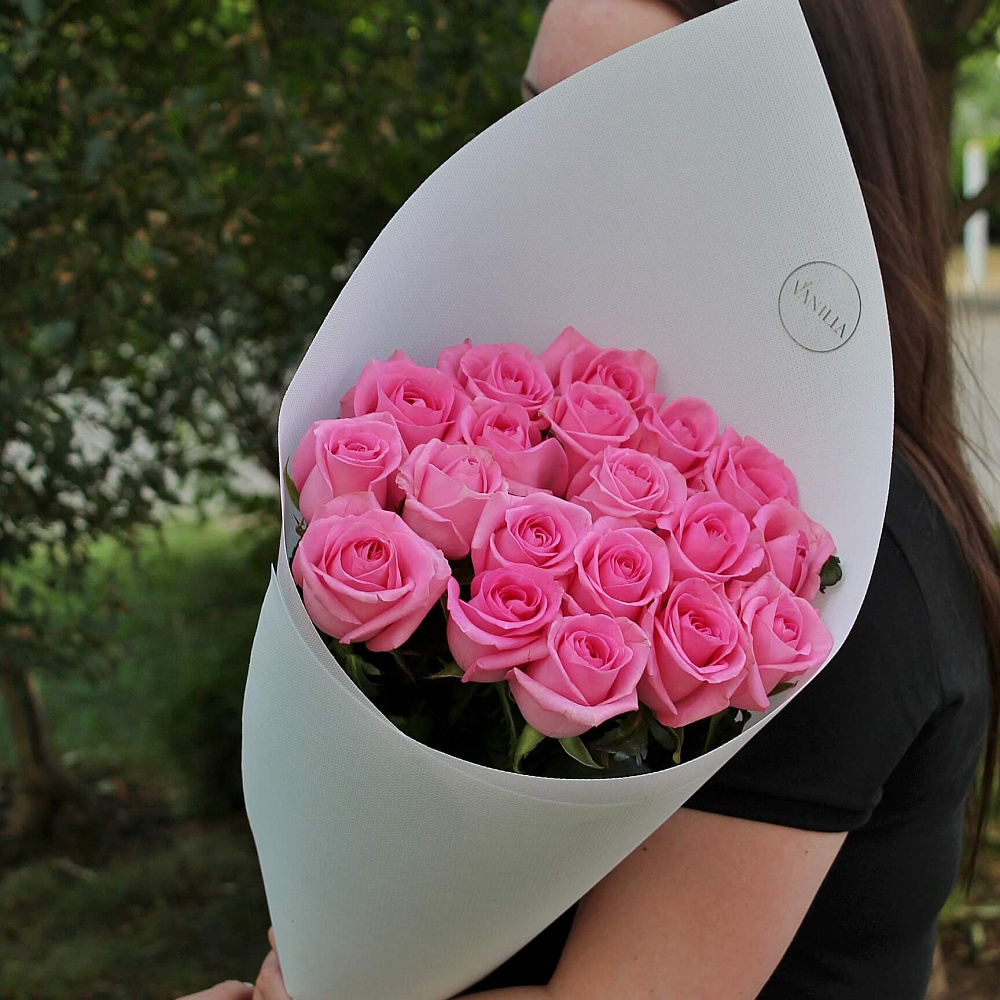 Букет из 19 розовых роз 70 см