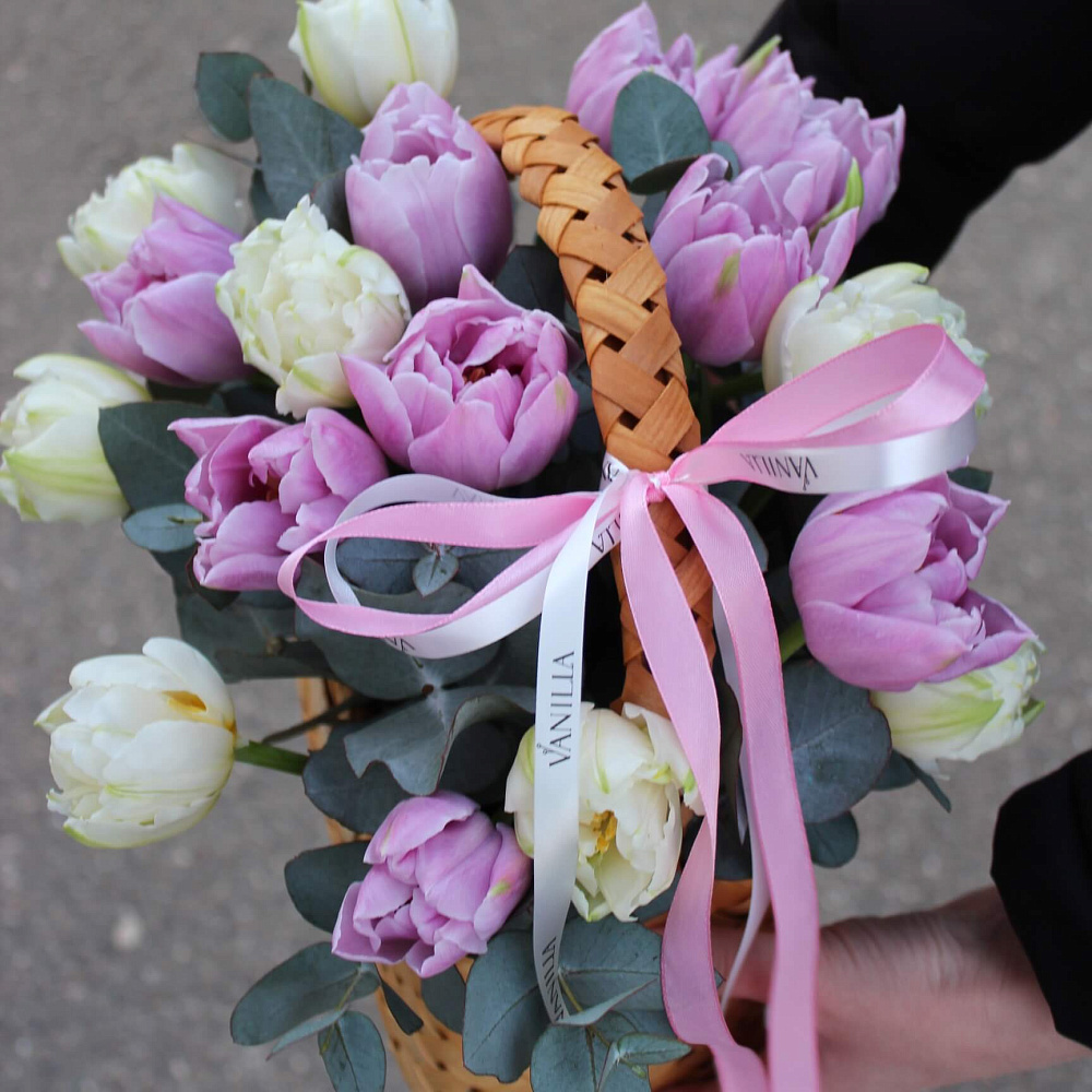 Корзина с тюльпанами ''Для нее"