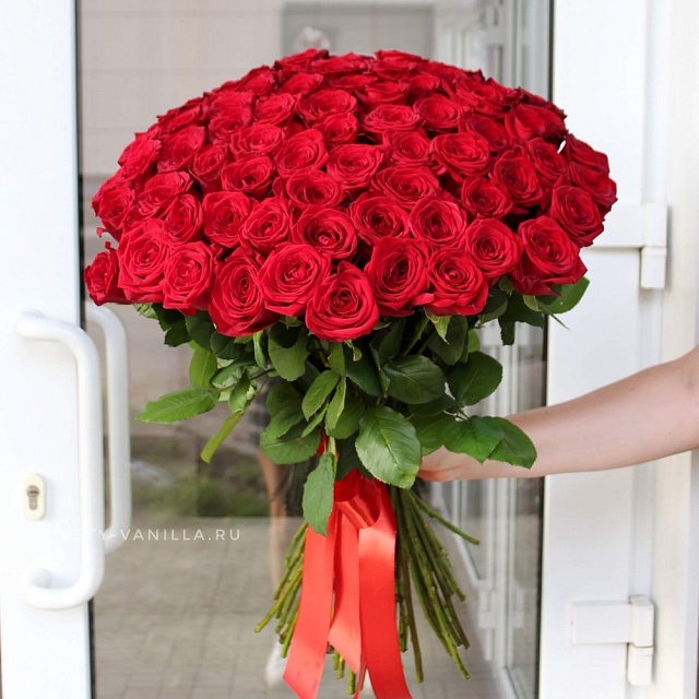 Букеты из роз: Букет из 71 красной розы