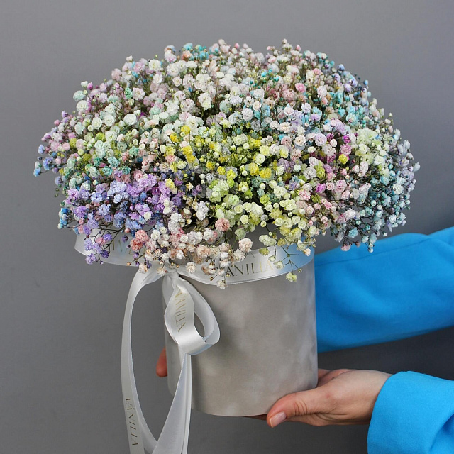 Композиции из цветов: Композиция с радужной гипсофилой