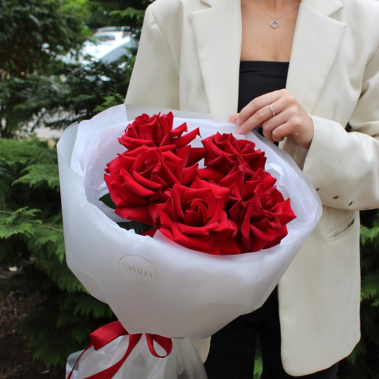 Букеты  цветов с доставкой: Букет из 5 французских роз Рэд