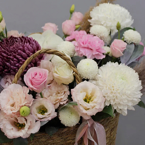 Корзины с цветами: Сборная корзина с цветами микс "Aroma"
