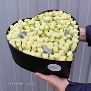 Стильная композиция с кустовой розой