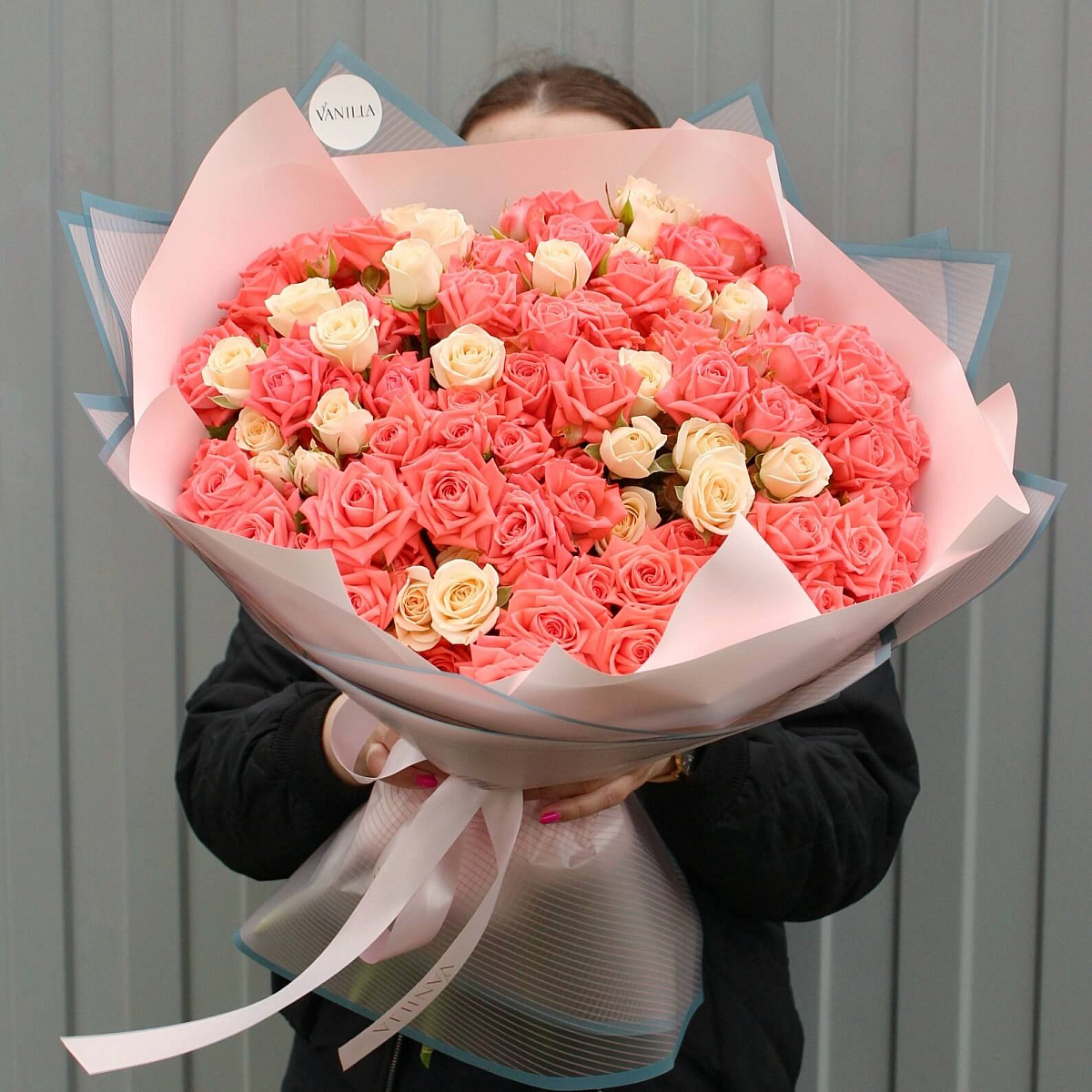 29 веток кустовой розы микс 50 см