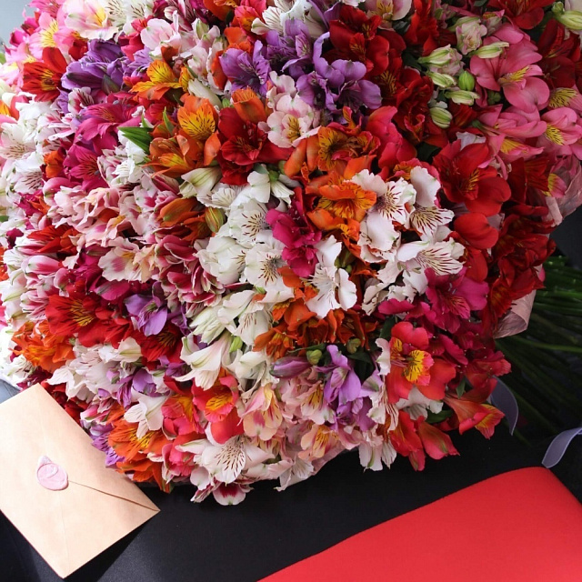 Цветы: Большой букет из альстромерий