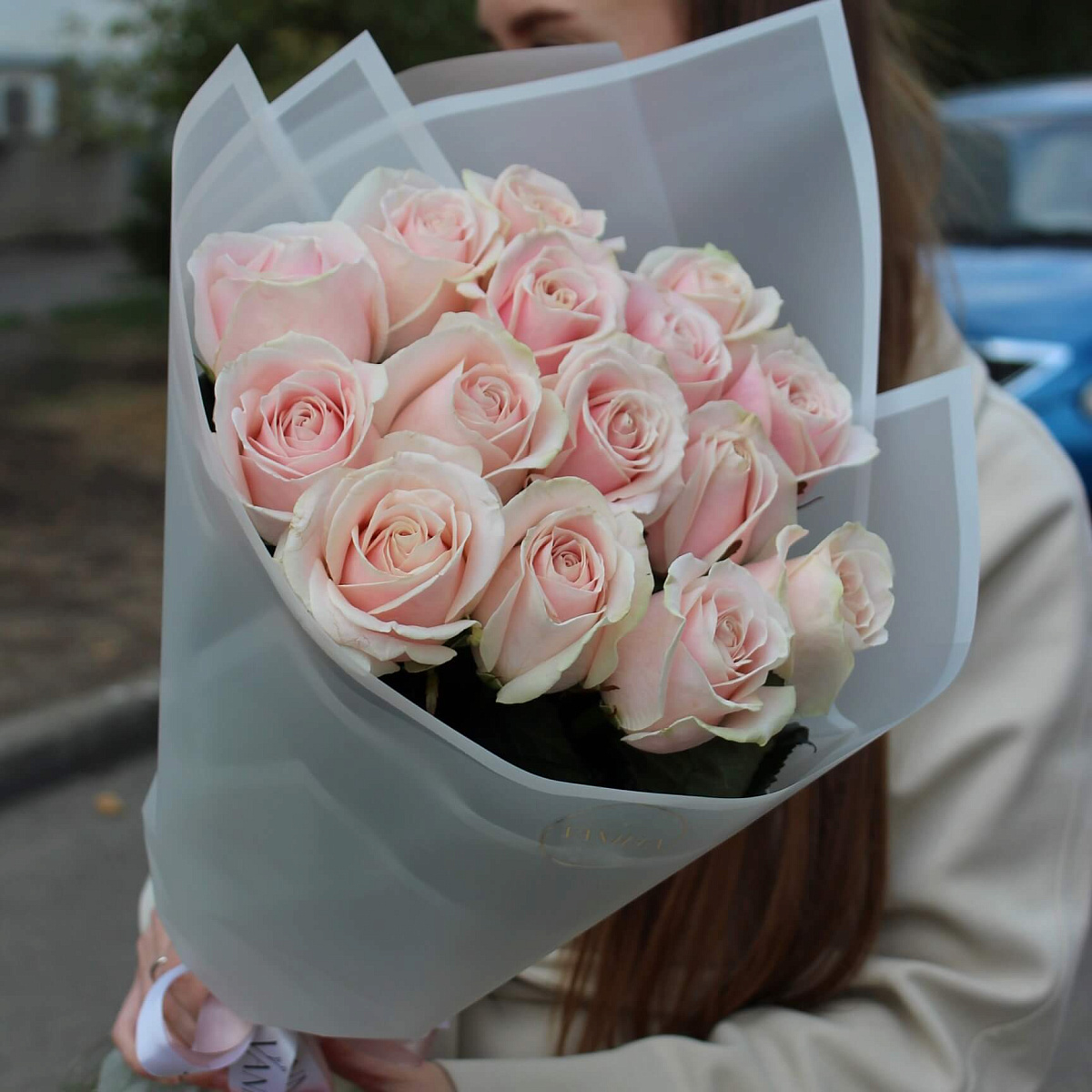 Букет из 15 роз «Свит Аваланж» 60 см