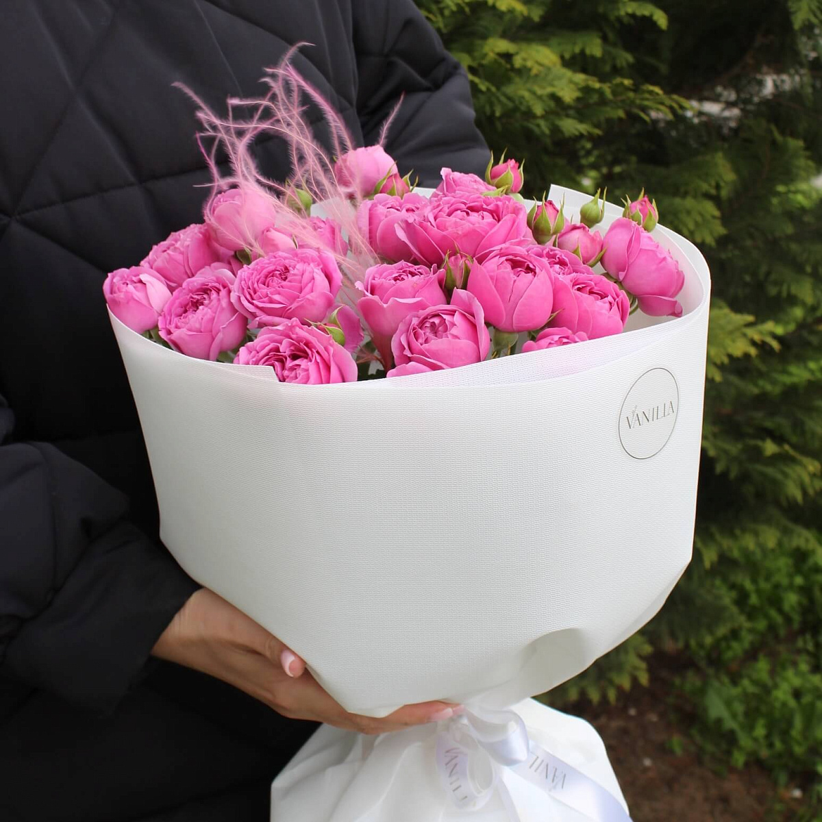 Яркие кустовые розы