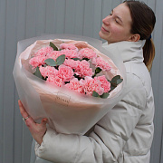 Нежный букет из розовых гвоздик