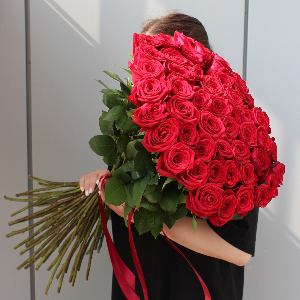 51 роза Red Naomi