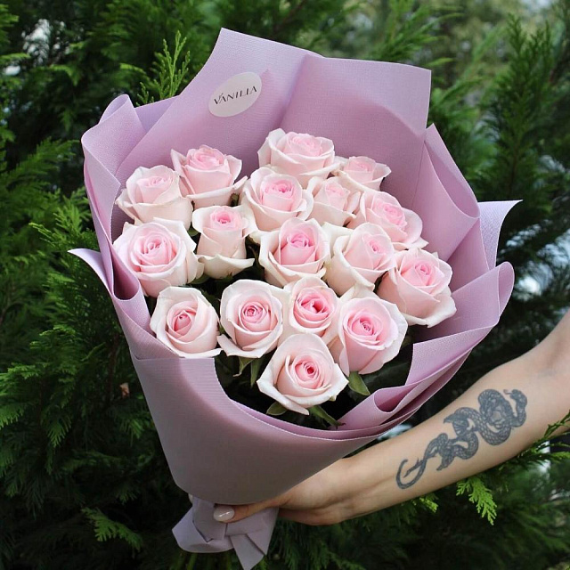 Букет из 17 роз Свит Ревиваль 60 см - изображение 2