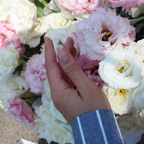 Корзины с цветами: Корзина с эустомой «Dreams» 