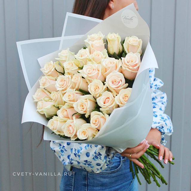Нежный букет из кремовых роз - изображение 2