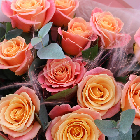 Букеты из 11 роз : Букет из роз Miss Piggy 50 см