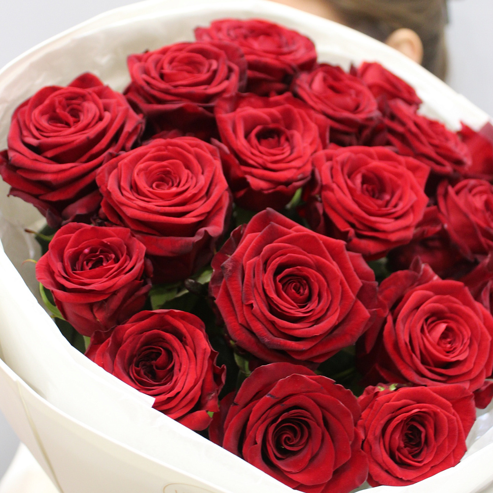 Букет из 19 красных роз
