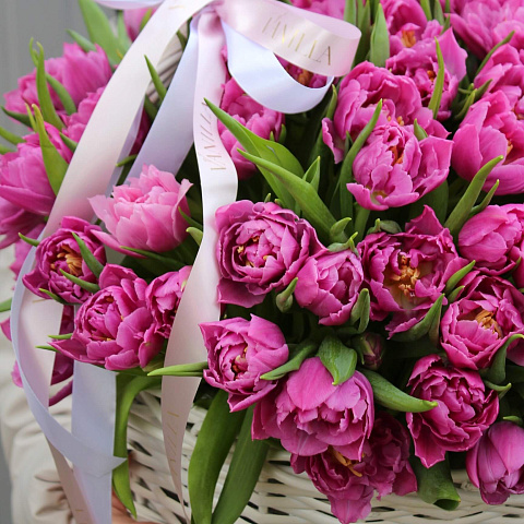 Корзины с цветами: 101 пионовидный тюльпан в корзине