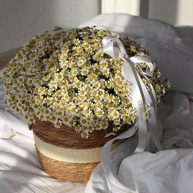 Корзинка с ромашками - изображение 2