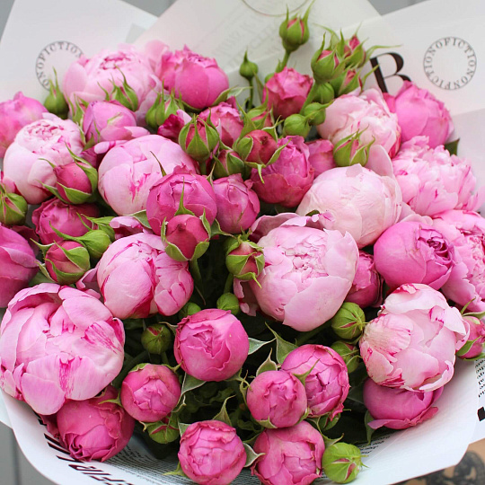 Авторский микс с пионами и розой