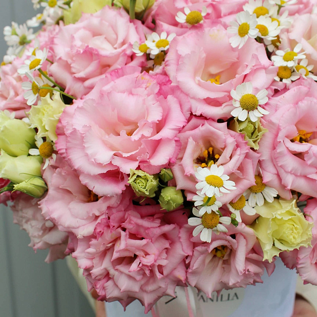 Цветы на праздник: композиция love