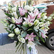 Пионовидная лилия и эустома