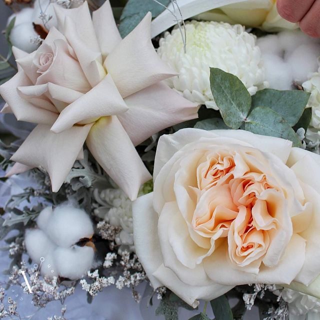 Цветы на праздник: Ящик с цветами для мамы