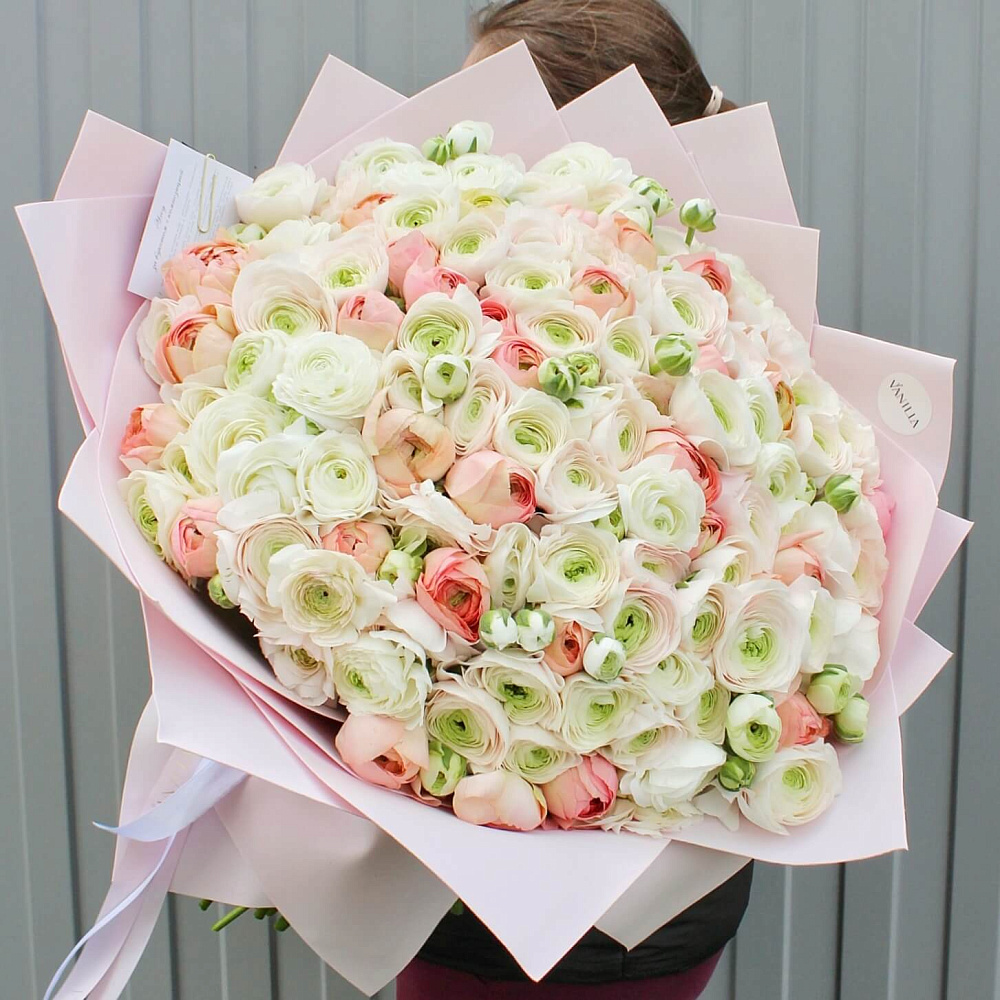 Букет из ранункулюсов "Love"