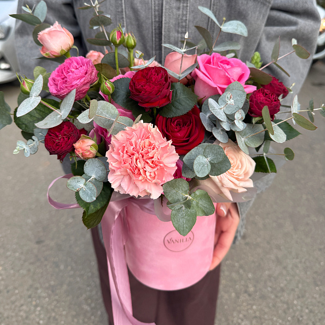 Настольные композиции из цветов: композиция во флористической губке