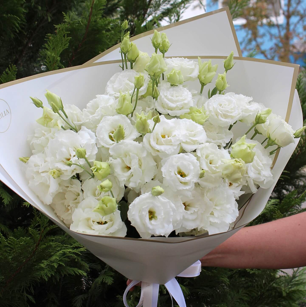 Букет из белой кружевной эустомы