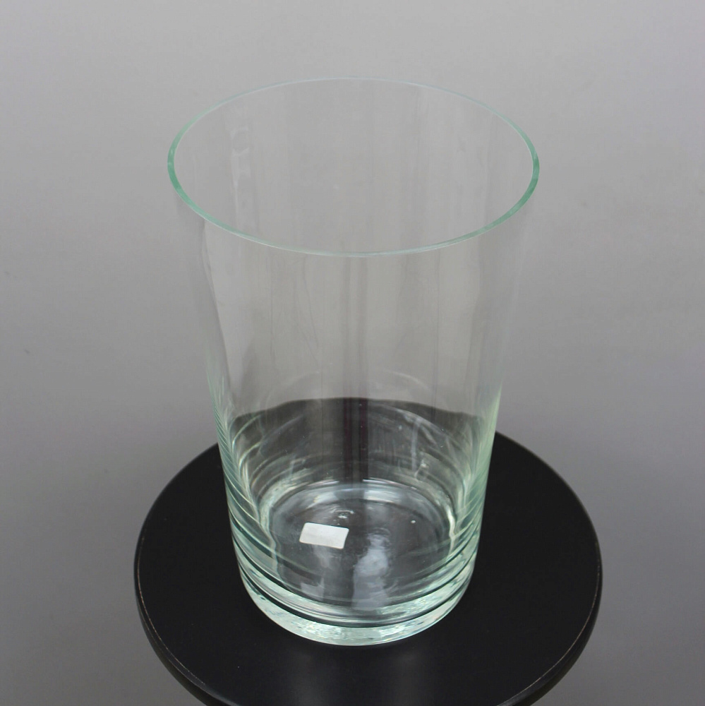 Ваза из прозрачного стекла