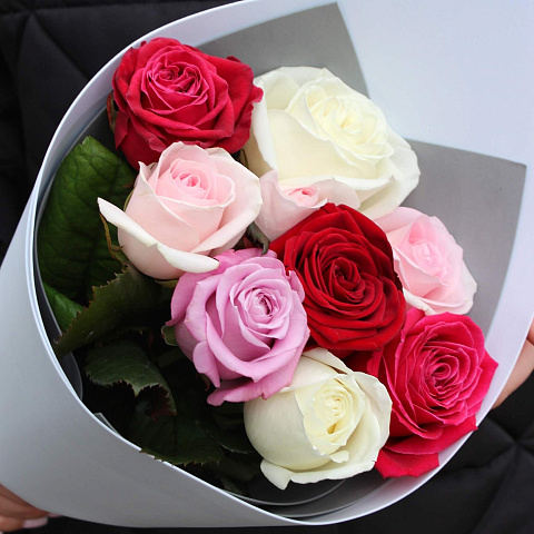 Букет из роз 50 см: Микс из 9 роз 50 см в оформлении