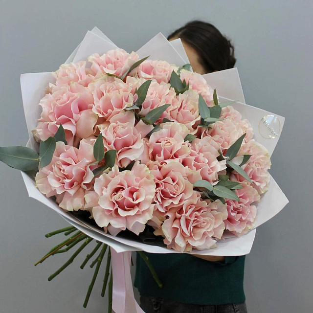 Букет из 19 роз Пинк мондиаль в оформлении - изображение 2