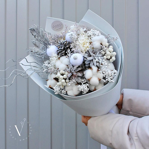 Новогодний букет из сухоцветов и игрушек - изображение 2