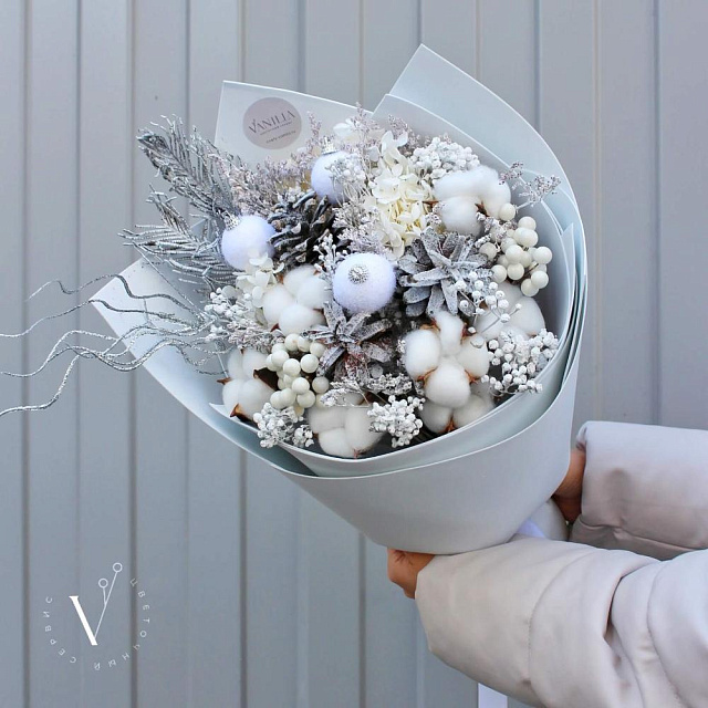 Новогодний букет из сухоцветов и игрушек - изображение 2