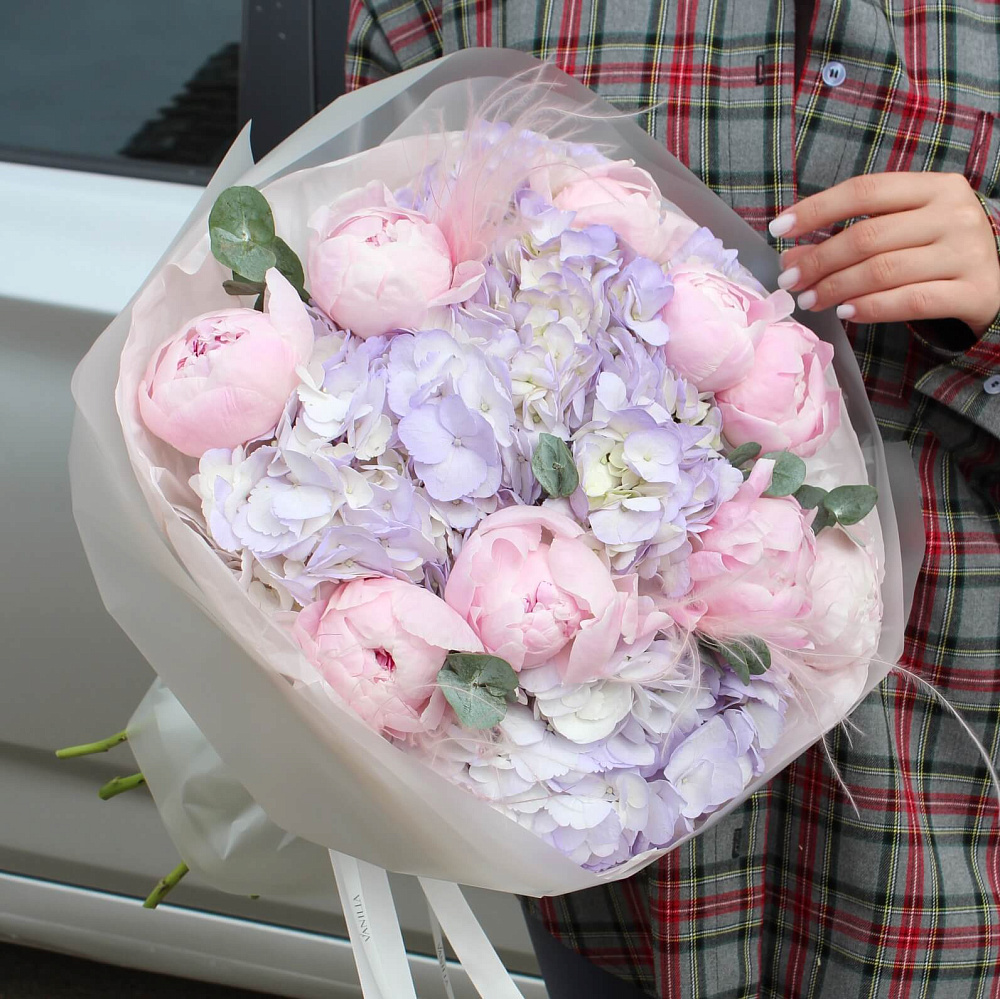 Нежный букет с гортензией