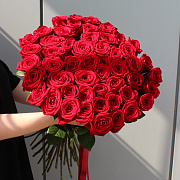 51 роза Red Naomi