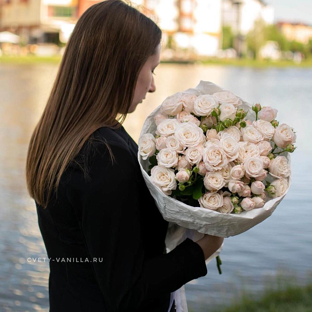 Букет из 9 веток кремовой розы - изображение 2