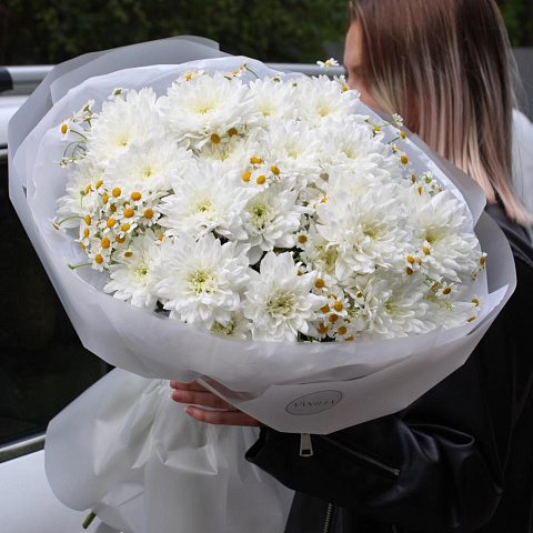 Букет из ромашки и хризантем - изображение 2