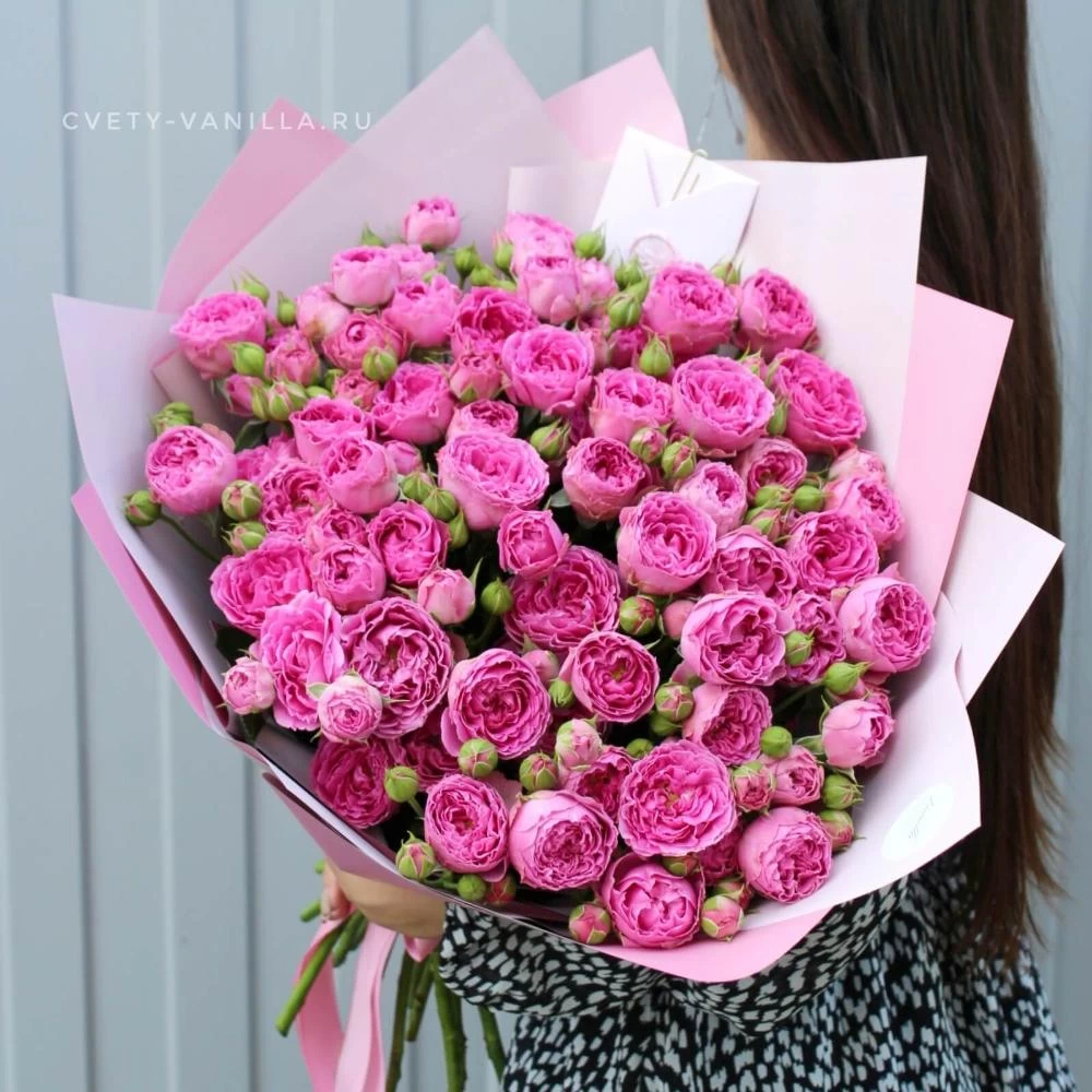 Букет из 19 веток кустовой розы Мисти Бабблс по выгодной цене в Краснодаре