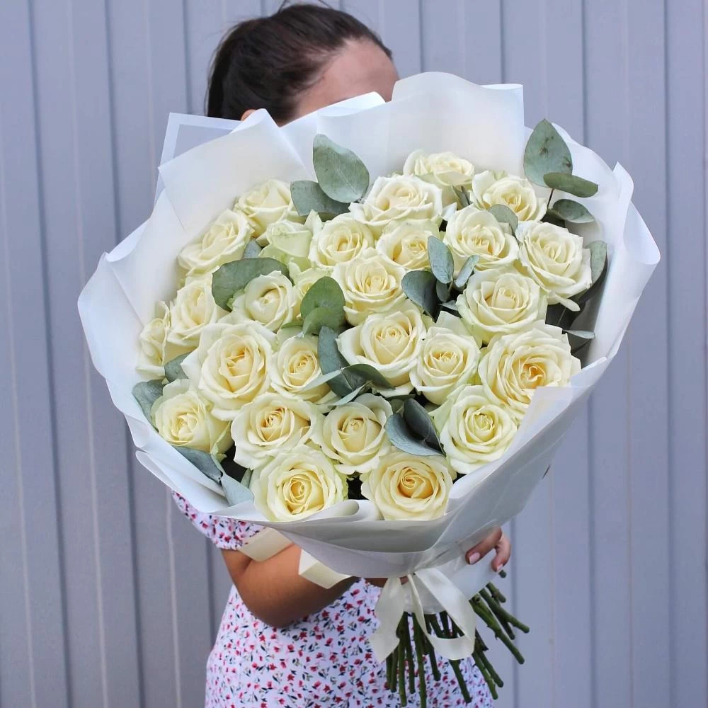 Купить 27 роз купить коробку с цветами спб