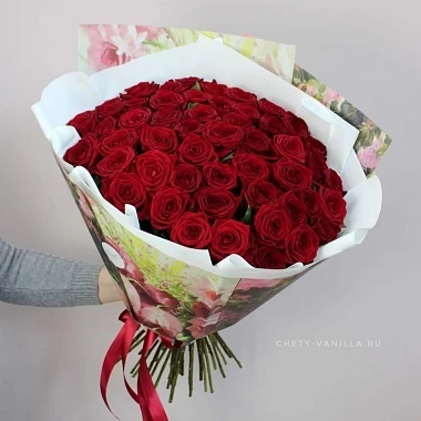 51 ароматная красная роза 