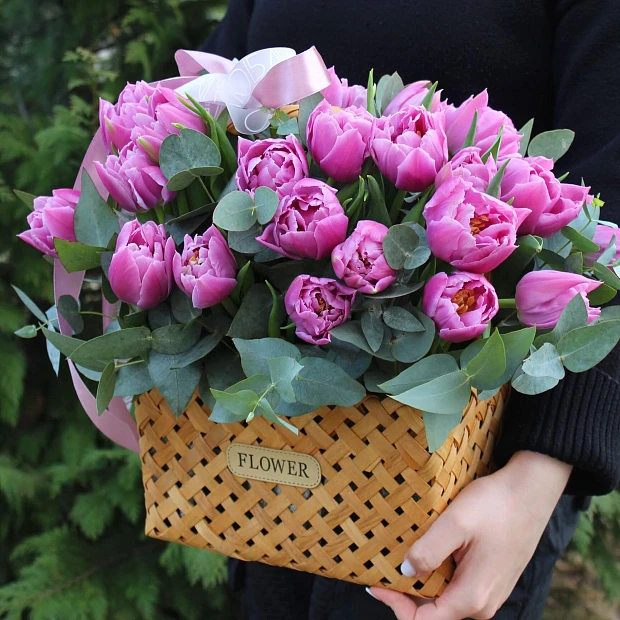 Корзина из 35 тюльпанов "Весна"