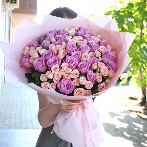 Сборный букет из розовых роз