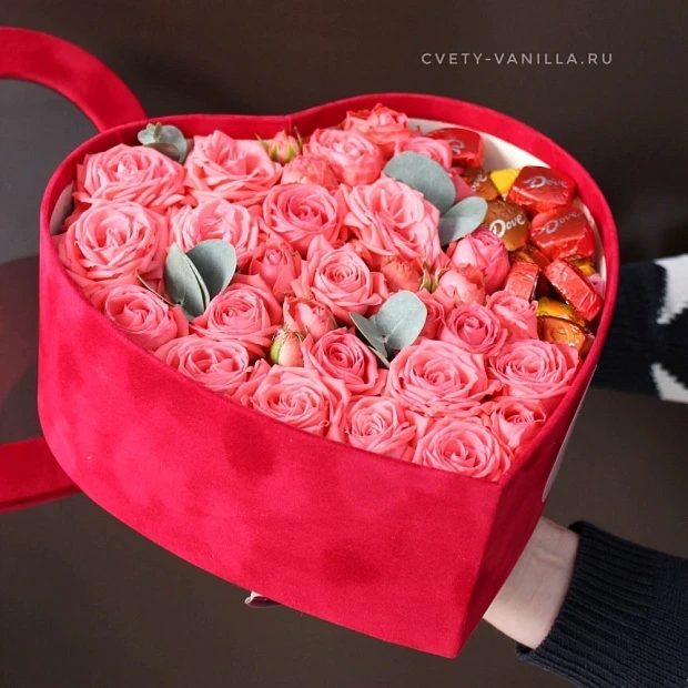 Бархатная коробка с кустовыми розами