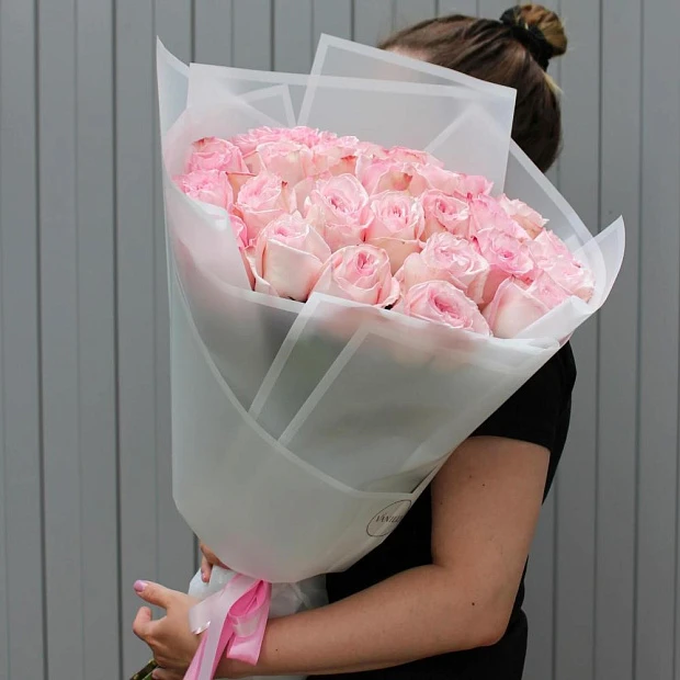 Букет из 25 ароматных розовых роз