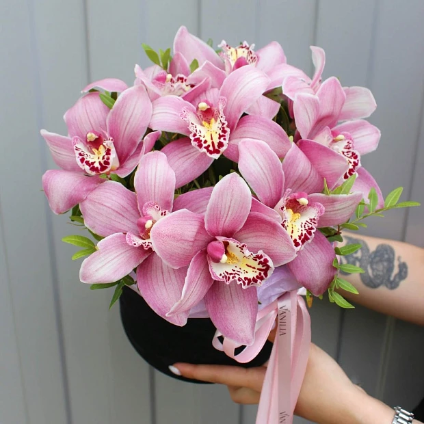 цветы в шляпной коробке "орхидея"